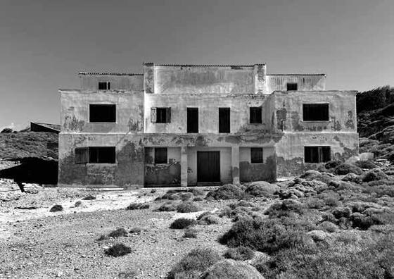 جزيرة السجن ماكرونيسوس.